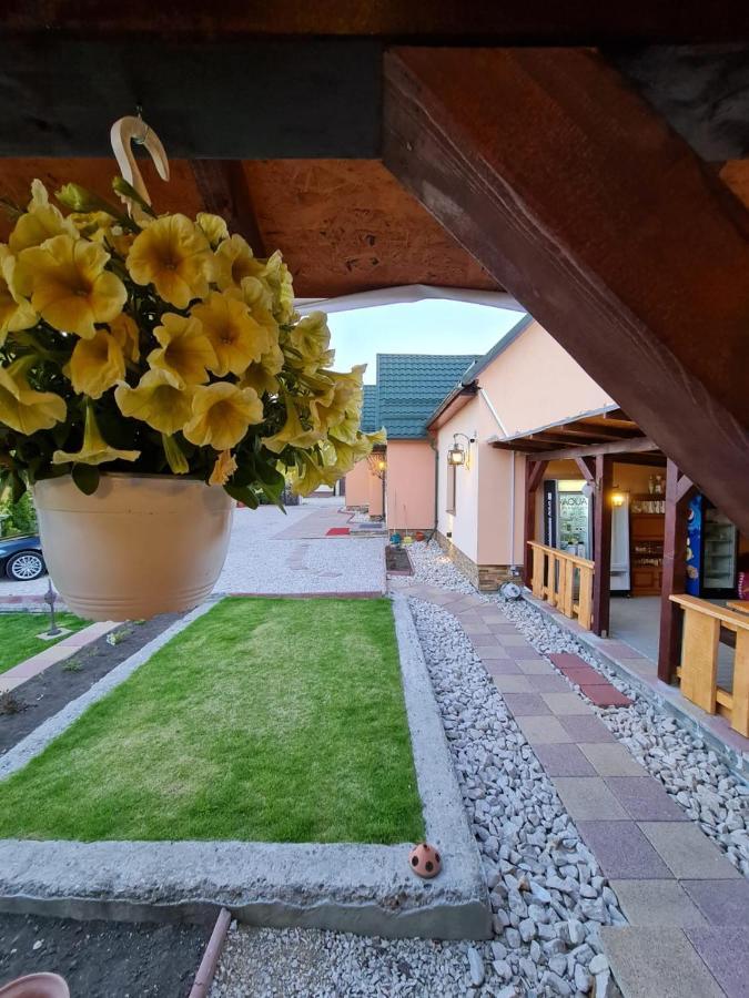 Pensiunea Brazi Turda Exterior foto